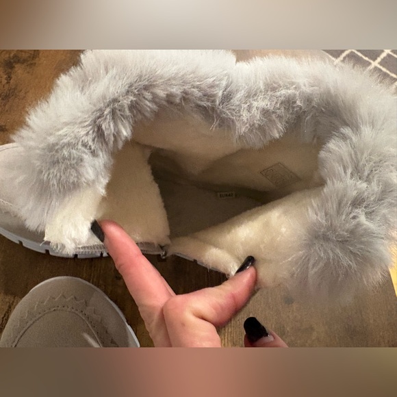 NWOT Women's Gray Fur-Lined Ankle Boots - Picture 6 of 8